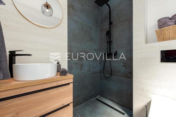 Zadar, Privlaka Luksuzna dizajnerska vila s bazenom neto korisne površine 134,83 m²