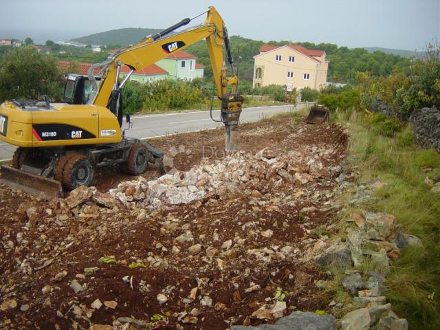 MASLINICA – 603 m² TIŠINE, MORA I SEDAM OTOČIĆA NA DLANU