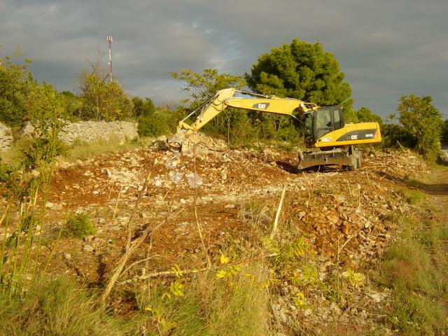 MASLINICA – 603 m² TIŠINE, MORA I SEDAM OTOČIĆA NA DLANU