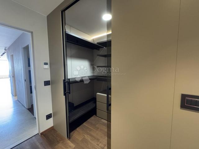 Istra - Luksuzan penthouse s panoramskim pogledom na more