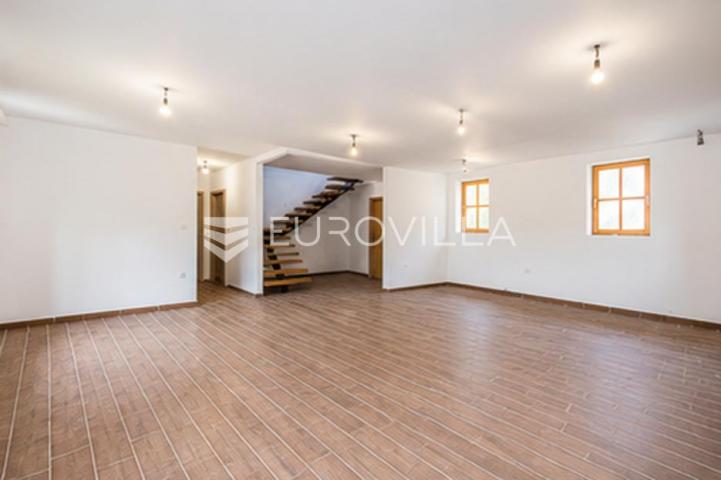Samobor, Grdanjci, prostrana kuća 180 m² na zemljištu površine 2127 m²