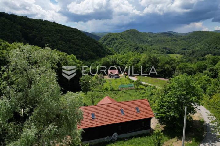 Samobor, Grdanjci, prostrana kuća 180 m² na zemljištu površine 2127 m²