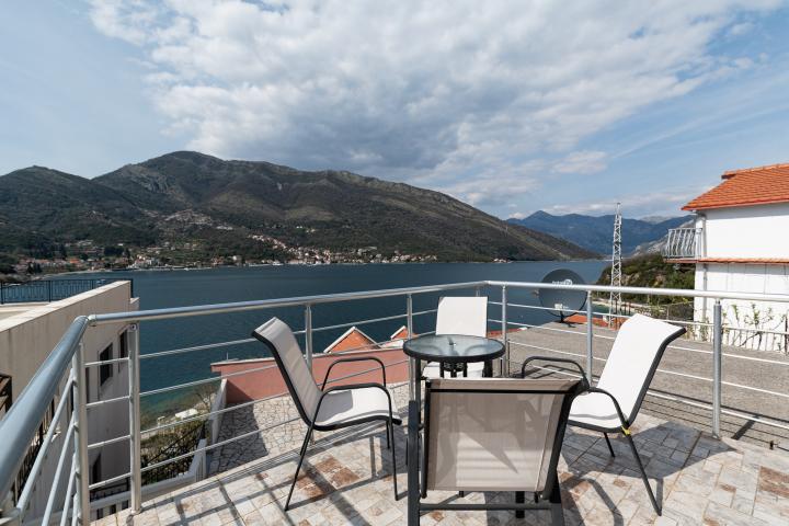 Villa with panoramic sea views in Tivat