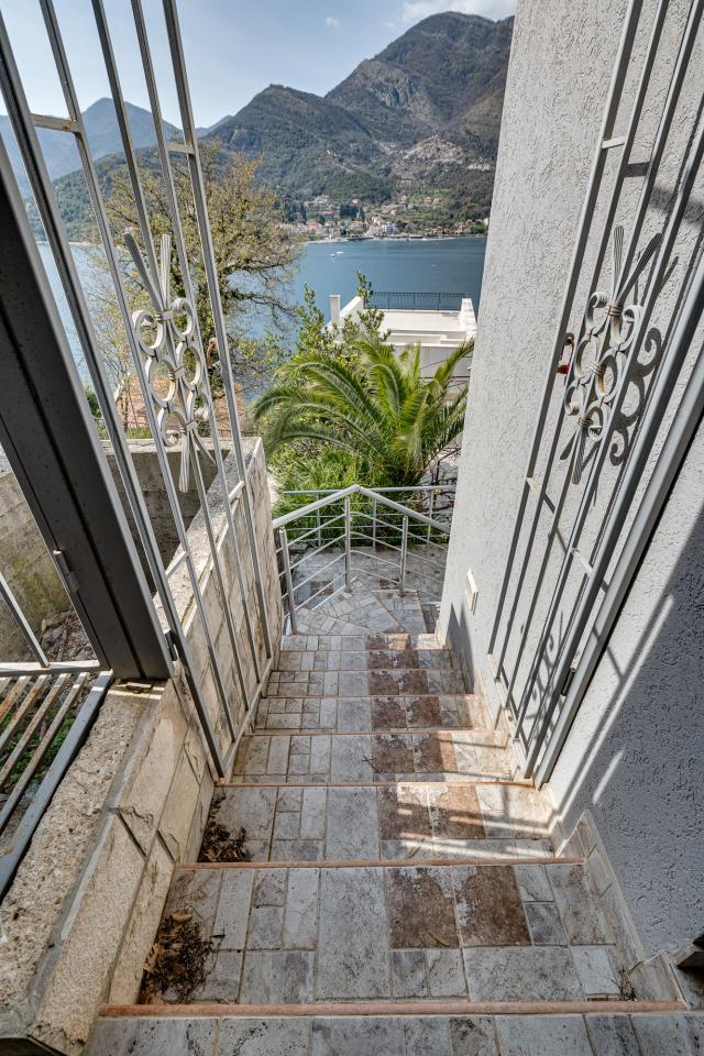 Villa with panoramic sea views in Tivat