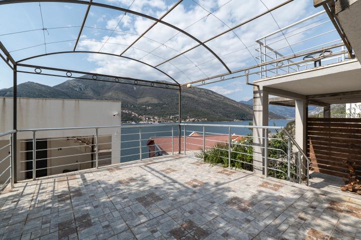 Villa with panoramic sea views in Tivat