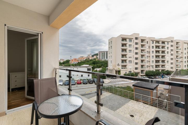 6894 1-bedroom apartment 48m2 Becici
