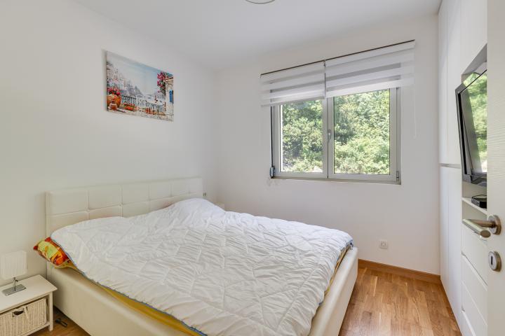 Attractive 86 m² Apartment in Dobrota – Large Terrace, Sea View, Garage & Storage