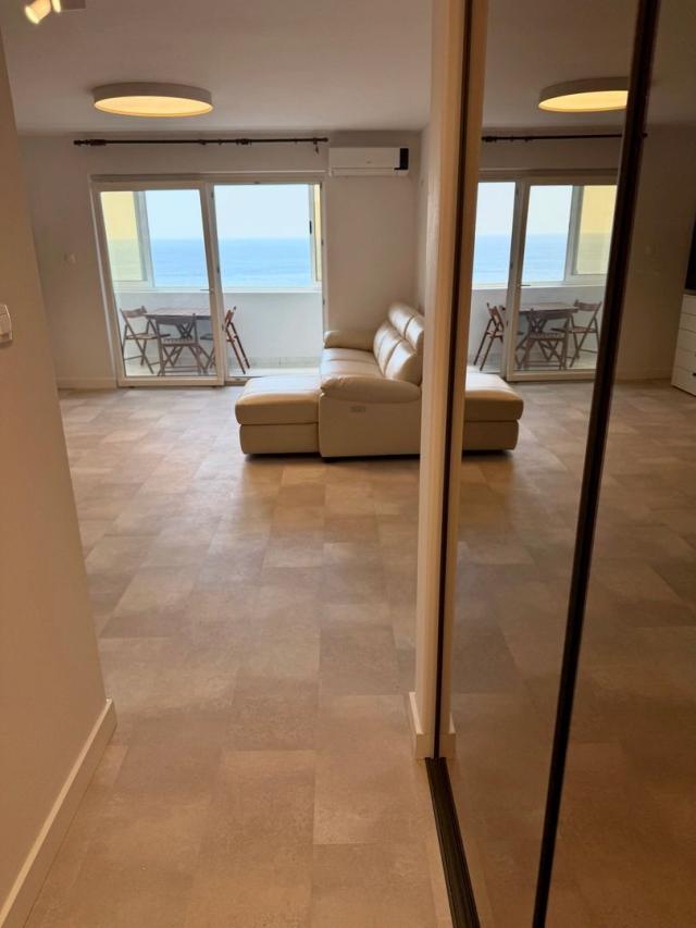 LUKSUZAN JEDNOSOBAN STAN 45 m² SA OTVORENIM POGLEDOM NA MORE – SVETI STEFAN, BUDVA | MOGUĆNOST PLAĆA