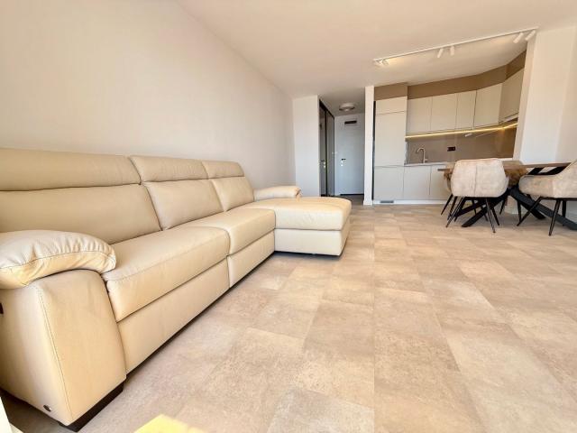 LUKSUZAN JEDNOSOBAN STAN 45 m² SA OTVORENIM POGLEDOM NA MORE – SVETI STEFAN, BUDVA | MOGUĆNOST PLAĆA