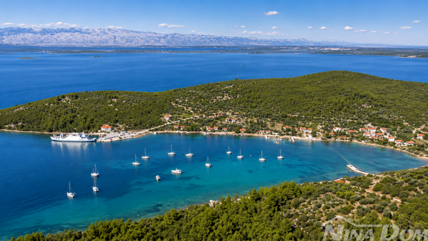 Hrvatska – Dugi otok | 1. red do mora građevinsko zemljišta

Opis: