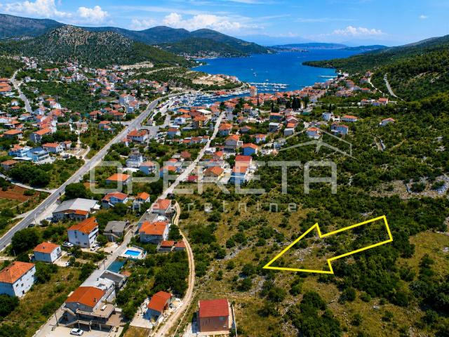 Građevinsko zemljište 500 m do mora, Marina, Trogir