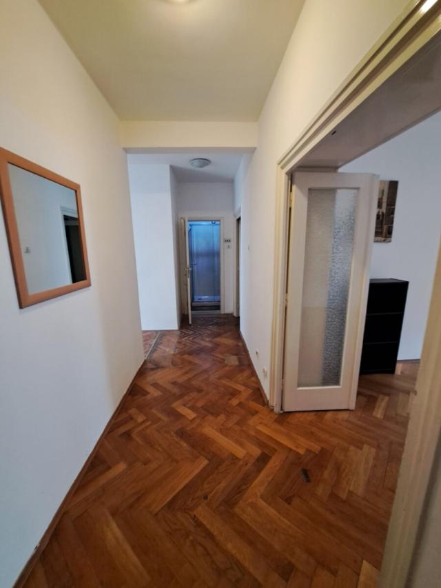 Poslovni prostor 82 m² na Izdavanje – Centar, Podgorica