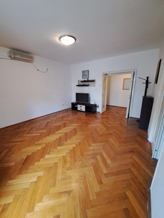 Poslovni prostor 82 m² na Izdavanje – Centar, Podgorica