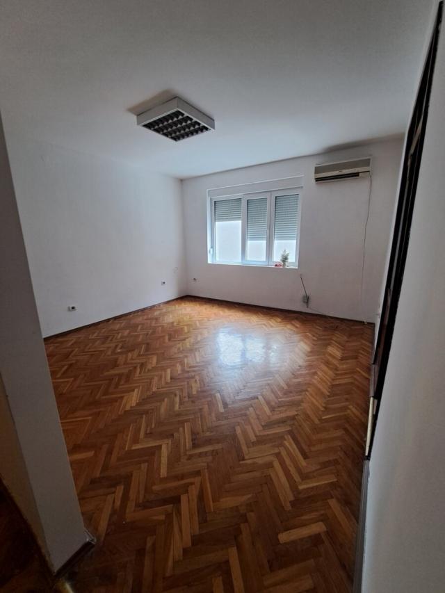 Poslovni prostor 82 m² na Izdavanje – Centar, Podgorica