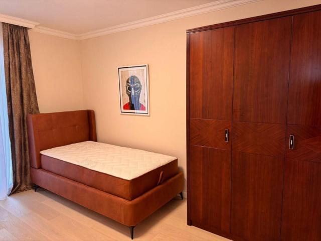 Izdaje se, 105m2, Trosoban stan kod Milenijuma