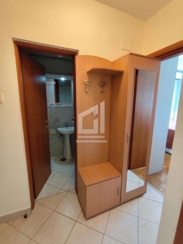 Jednosoban stan. 33m2, Preko Morače, IZDAVANJE