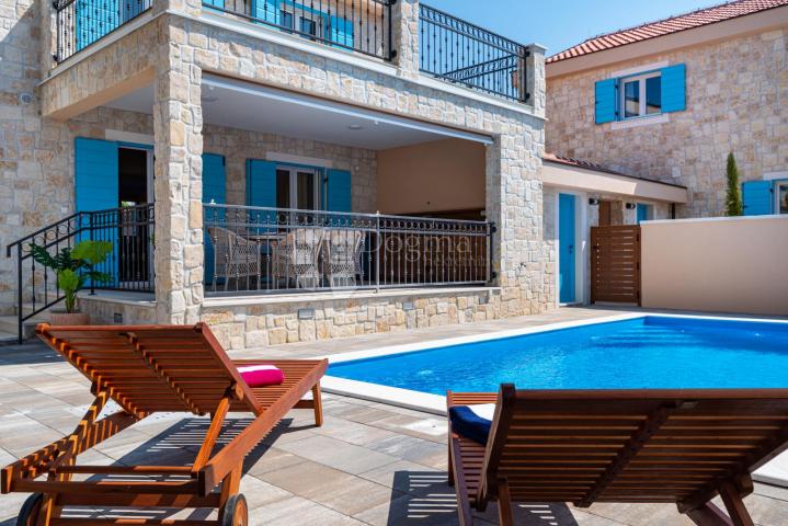 Vila s 5 zvjezdica i uhodanim turističkim poslovanjem u srcu Privlake