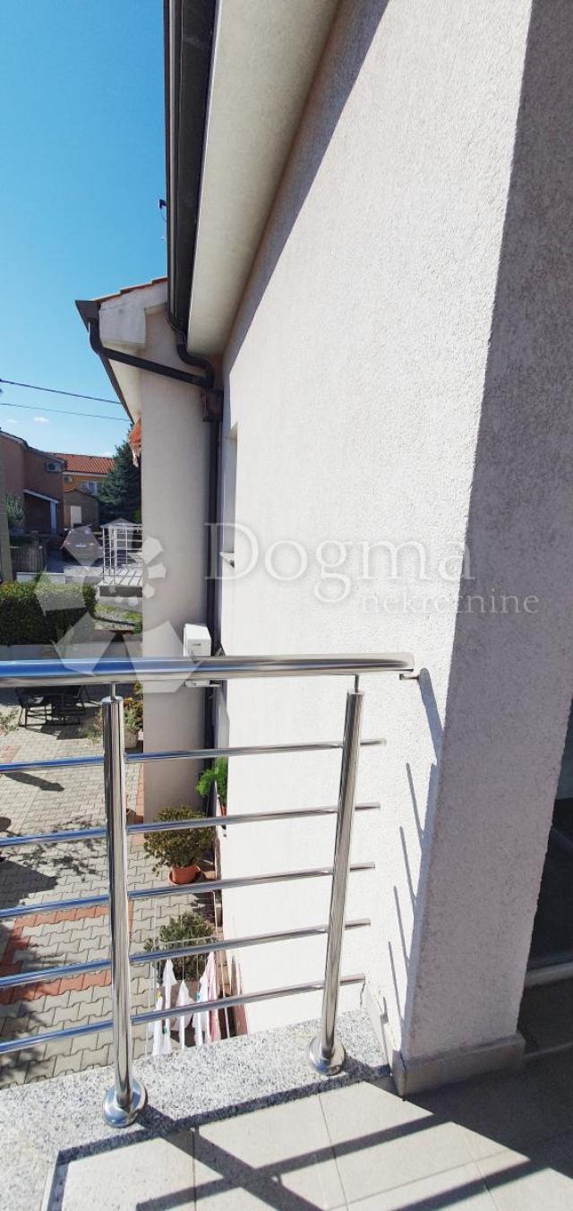 DRENOVA, ETAŽA KUĆE SA DVA ODVOJENA STANA I OKUĆNICOM