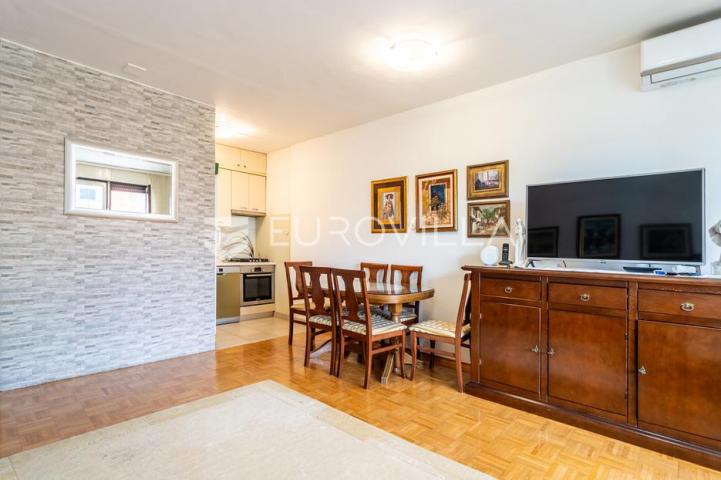 Split, Sućidar, odličan trosoban stan ukupne površine 84 m²