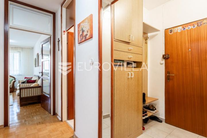 Split, Sućidar, odličan trosoban stan ukupne površine 84 m²