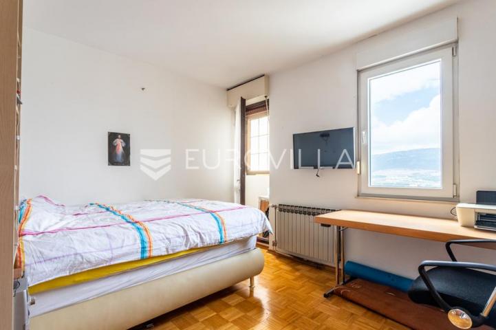 Split, Sućidar, odličan trosoban stan ukupne površine 84 m²