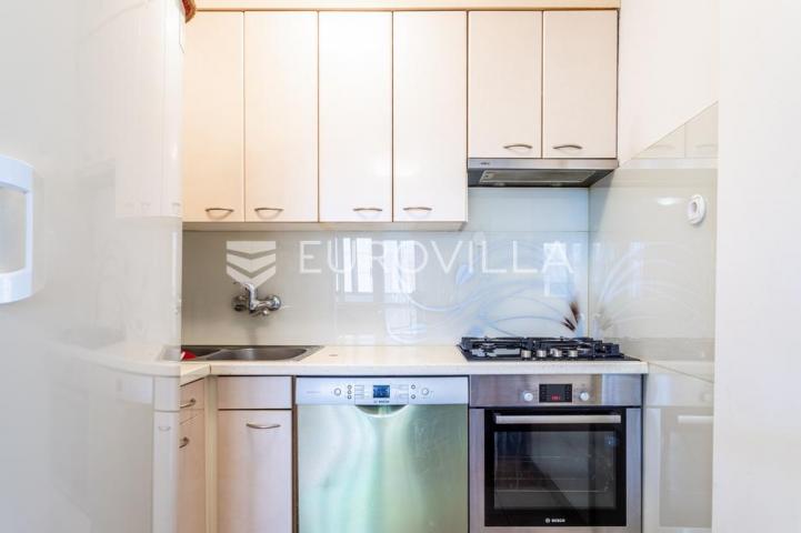 Split, Sućidar, odličan trosoban stan ukupne površine 84 m²