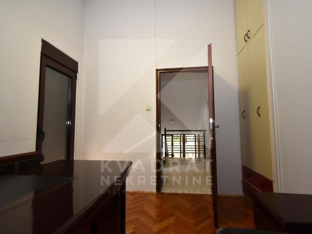 Izdavanje, Kuća, Podgorica, Gorica C, 300m2