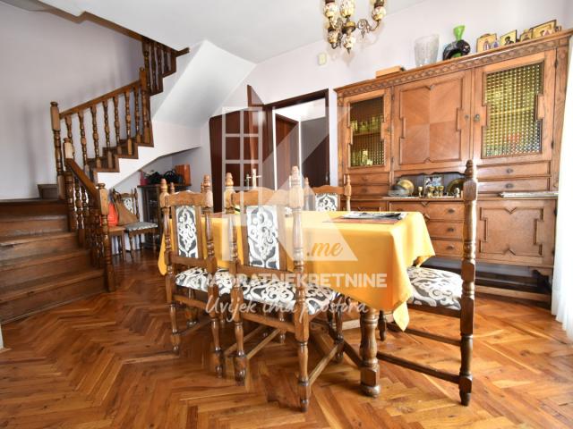 Izdavanje, Kuća, Podgorica, Masline, 340m2