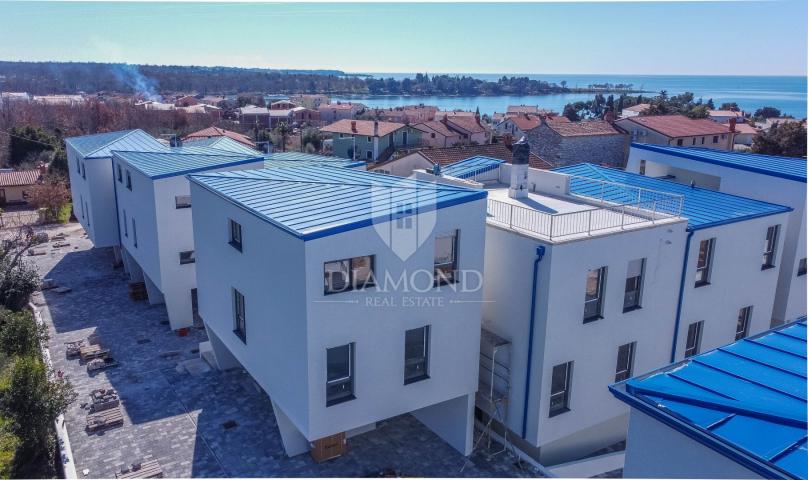 Umag, Lovrečica, Useljiv stan s pogledom na more!