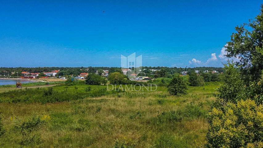 Novigrad, okolica, investicijsko zemljište 1 red do mora!