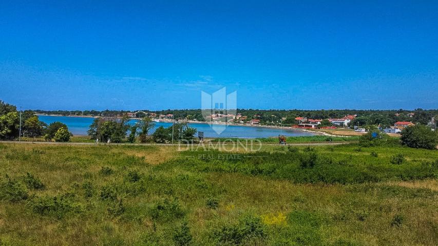 Novigrad, okolica, investicijsko zemljište 1 red do mora!