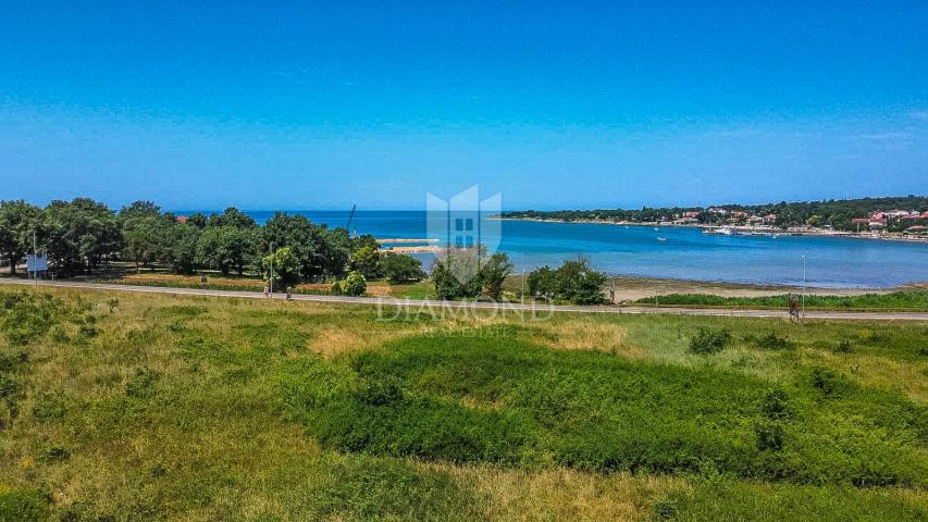 Novigrad, okolica, investicijsko zemljište 1 red do mora!