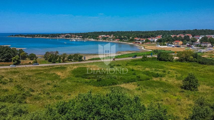 Novigrad, okolica, investicijsko zemljište 1 red do mora!
