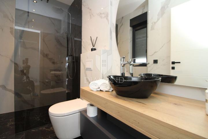 Labin, Moderna vila s bazenom nadomak centra 