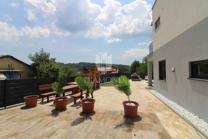 Labin, Moderna vila s bazenom nadomak centra 