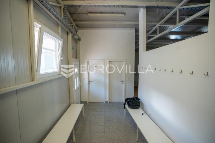 Đakovo, Industrijska zona, poslovna zgrada, 934 m²