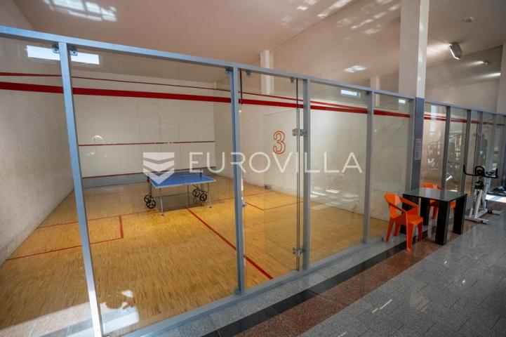 Đakovo, Industrijska zona, poslovna zgrada, 934 m²