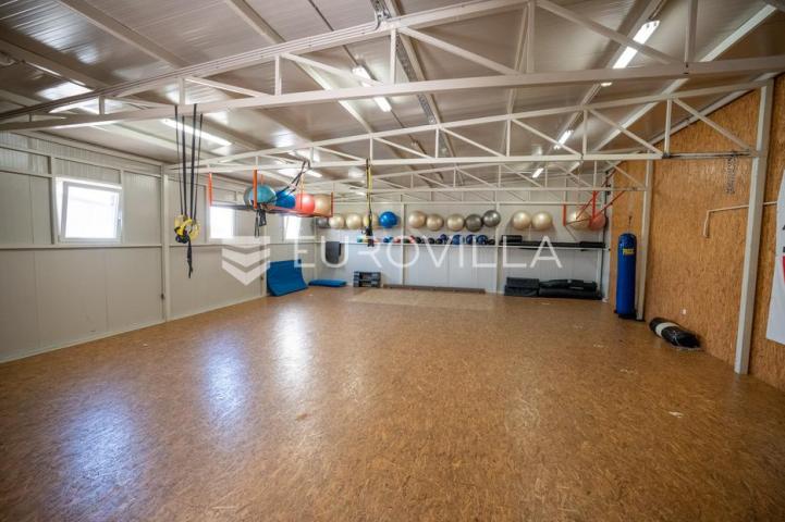 Đakovo, Industrijska zona, poslovna zgrada, 934 m²
