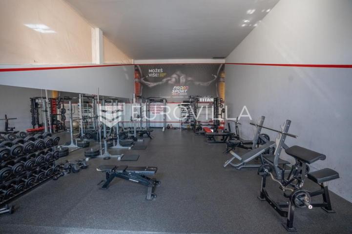 Đakovo, Industrijska zona, poslovna zgrada, 934 m²