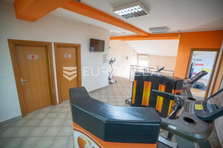 Đakovo, Industrijska zona, poslovna zgrada, 934 m²