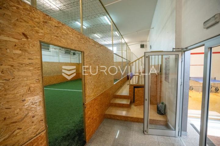 Đakovo, Industrijska zona, poslovna zgrada, 934 m²