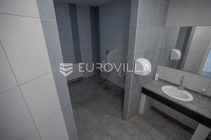 Đakovo, Industrijska zona, poslovna zgrada, 934 m²