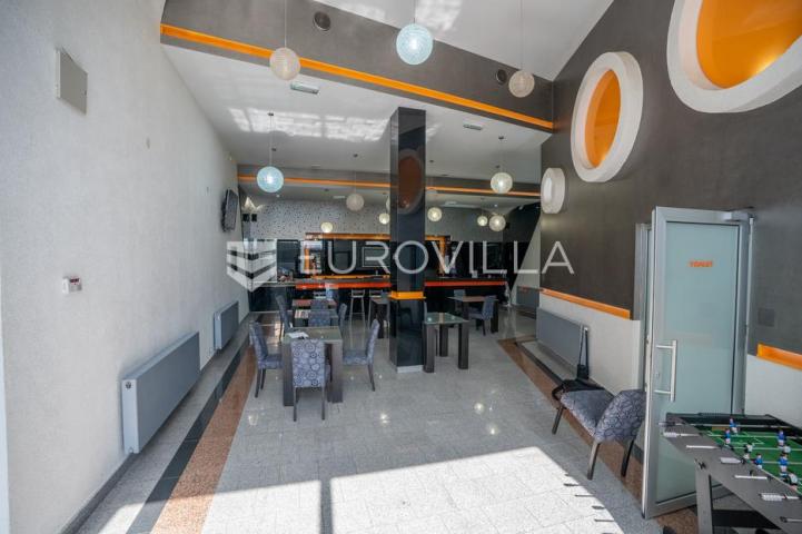 Đakovo, Industrijska zona, poslovna zgrada, 934 m²