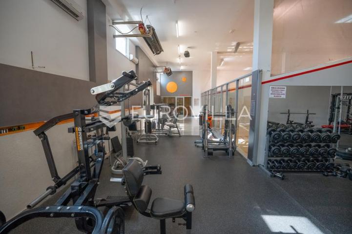 Đakovo, Industrijska zona, poslovna zgrada, 934 m²