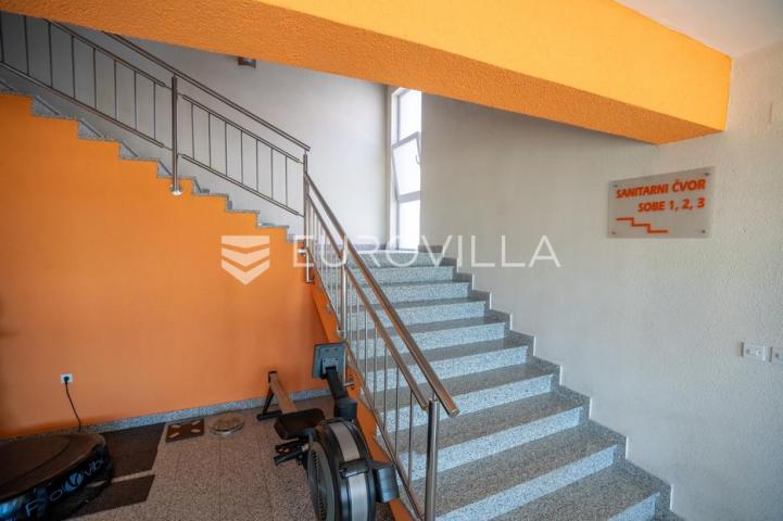 Đakovo, Industrijska zona, poslovna zgrada, 934 m²