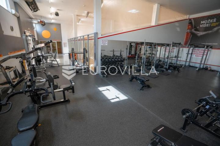 Đakovo, Industrijska zona, poslovna zgrada, 934 m²