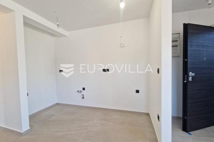 Vir, trosobni apartman s krovnom terasom, pogled na more i okolicu