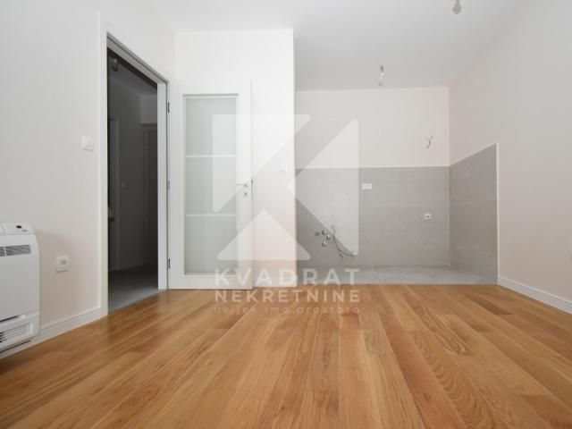 Izdavanje, Dvosoban stan, Podgorica, Central Point, 68m2