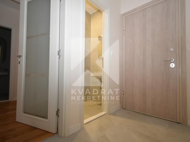 Izdavanje, Dvosoban stan, Podgorica, Central Point, 68m2