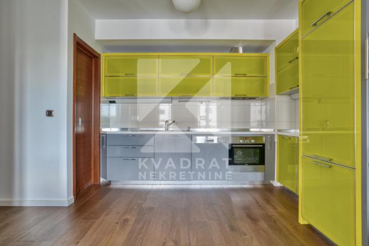 Izdavanje, Dvosoban stan, Podgorica, Centar, 90m2